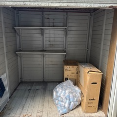 シャッター付き物置の画像