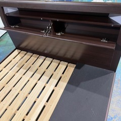 ★売り切り★ダブルベッド ベッドフレーム マットレス【マットレス表面ヤケの為格安！ベッドフレーム美品】の画像