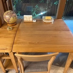 ダイニングテーブルの画像