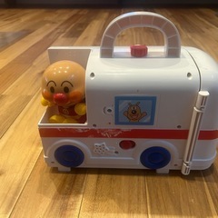 アンパンマン　救急車　おもちゃの画像