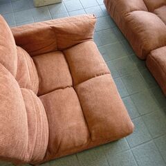 ※取引中/売約済***********　　　　　　未使用/新品　訳ありアウトレット　左右独立リクライニング ソファ グレー　2人掛け+１人掛け　ポケットコイル 北欧 肘掛 ロースタイル ファブリック生地　オレンジの画像