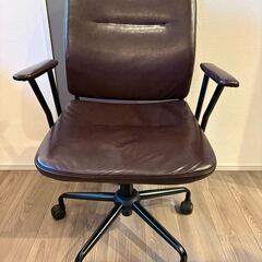 【中古品】ニトリ ワークチェア Nシールド スモーク レザー調 アンティーク調【椅子】の画像