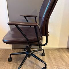 【中古品】ニトリ ワークチェア Nシールド スモーク レザー調 アンティーク調【椅子】の画像