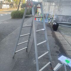 リサイクルショップどりーむ天保山店　No5256 脚立　高さ１７０ｃｍ　使用感強めですがまだまだ使えます♪の画像