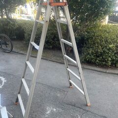 リサイクルショップどりーむ天保山店　No5256 脚立　高さ１７０ｃｍ　使用感強めですがまだまだ使えます♪の画像