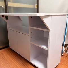 バタフライ 食器棚 キャスター付きの画像