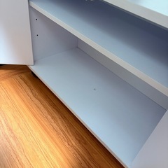 バタフライ 食器棚 キャスター付きの画像