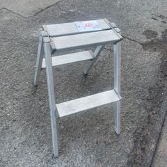 リサイクルショップどりーむ天保山店　No5257 折りたたみアルミステップ　高さ５５ｃｍ　コンパクトで便利♪の画像