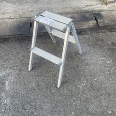 リサイクルショップどりーむ天保山店　No5257 折りたたみアルミステップ　高さ５５ｃｍ　コンパクトで便利♪の画像