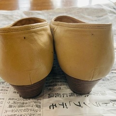 ベージュ　パンプス24センチの画像