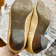 ベージュ　パンプス24センチの画像