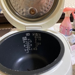 東芝3合炊き炊飯ジャーの画像