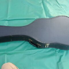 アンチークなギター、ケース付きの画像