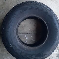 ☆士別発☆ ヨコハマ　冬タイヤ　新品 　２本セット YOKOHAMA アイスガードSUV G075 265/70-15の画像