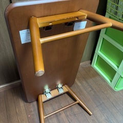 折りたたみテーブルの画像