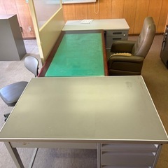 デスク、チェアー、パーテーション等のオフィス用品の画像