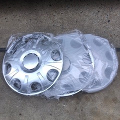 シンプルなデザインのホイルカバー　13インチ　4枚入りケースの3枚入り（1枚欠）の画像