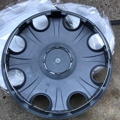 シンプルなデザインのホイルカバー　13インチ　4枚入りケースの3枚入り（1枚欠）の画像