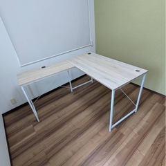 L字デスクの画像