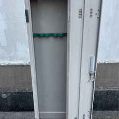 《値下げ》鍵付き ガンロッカー メーカー不明 【サイズ】約25×31.5高さ137cmの画像