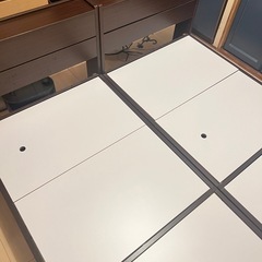 再投稿☆美品☆ベットフレーム　クイーンサイズ　　(セミシングルを二つ横並びにする形)ウォールナット　プレゼント付きの画像