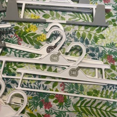 大量！子供用ハンガーの画像