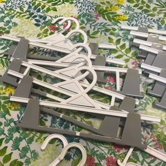 大量！子供用ハンガーの画像