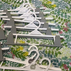 大量！子供用ハンガーの画像