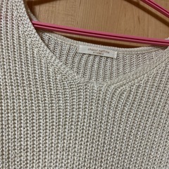 白ニットの画像