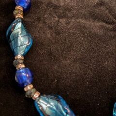 手作りのブル－のランプワ－クビーズのネックレスの画像
