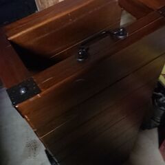 ローリングテーブル&長椅子、綺麗で、お洒落です、の画像