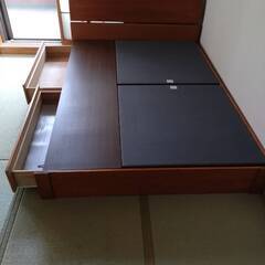 ダブルベッドの画像