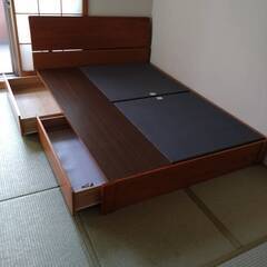 ダブルベッドの画像