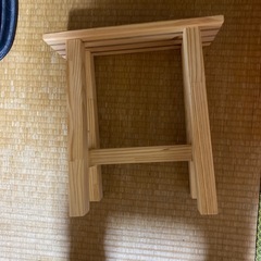 木の椅子の画像