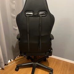 ゲーミングチェア　フットレスト付きの画像