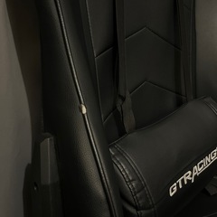 ゲーミングチェア　フットレスト付きの画像