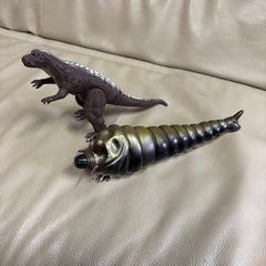 〈当時物〉ゴジラザウルス＆モスラ幼虫のフィギュアの画像
