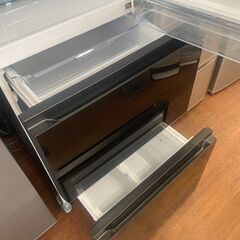 リサイクルショップどりーむ天保山店　No5079　2025年製！　美品❕　 3ドア冷蔵庫　ヤマダオリジナル　「REFAGE」３５８L　自動製氷機能付き♪　ブラックカラーのオシャレな冷蔵庫🎵の画像