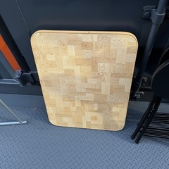 折りたたみ机の画像