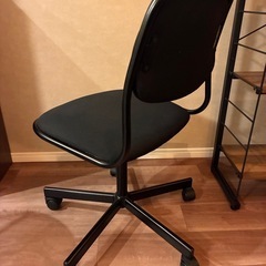 デスクチェア(ローラー付き)の画像
