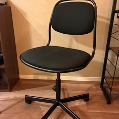 デスクチェア(ローラー付き)の画像