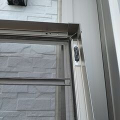 ほぼ新品状態  LIXIL リクシル ガゼリアN 網付格子 勝手口などの外付用格子網戸の画像