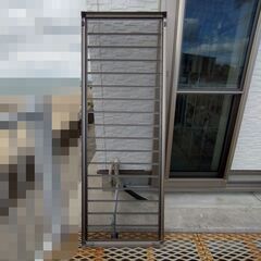 ほぼ新品状態  LIXIL リクシル ガゼリアN 網付格子 勝手口などの外付用格子網戸の画像