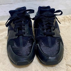 NIKE AIR HUARACHEエアハラチ 黒 ブラック 24.5cmの画像