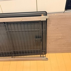 屋根付き犬ケージの画像