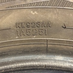 パンクしたスタッドレスタイヤ1本の画像