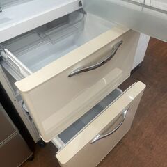 リサイクルショップどりーむ天保山店　No3666 3ドア冷蔵庫　日立　2010年製　２５６L　自動製氷機能使用不可(´;ω;｀)　クラシックなデザインが秀逸♪の画像