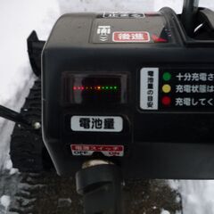 西川町発”🔴除雪機🔴電動ササキオスーノ、ユキオスより押すようです、静かで簡単操作、女性にも簡単、うるさく無いので近所にも安心の画像