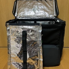 ウーバーイーツ　デリバリーバッグの画像