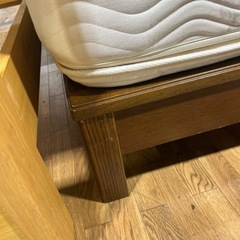 セミダブルベッド　シモンズ　ブラウンの画像